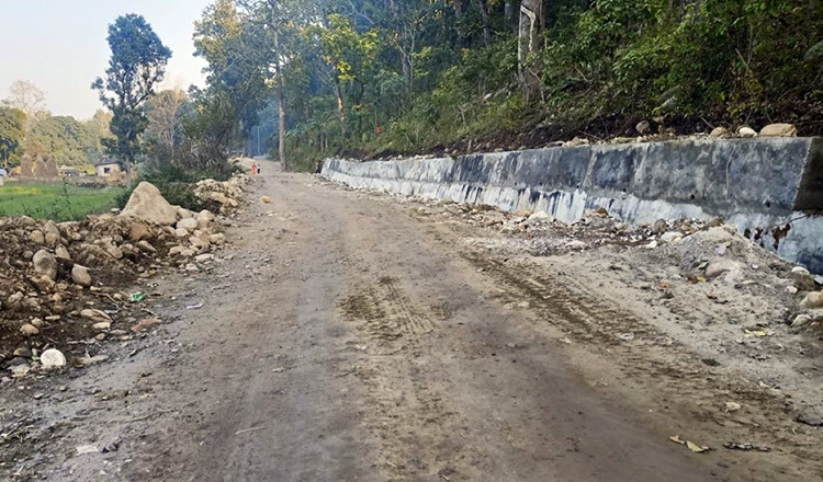 ठेक्का लागेको पाँच वर्षमा पनि सडक कालोपत्र भएन