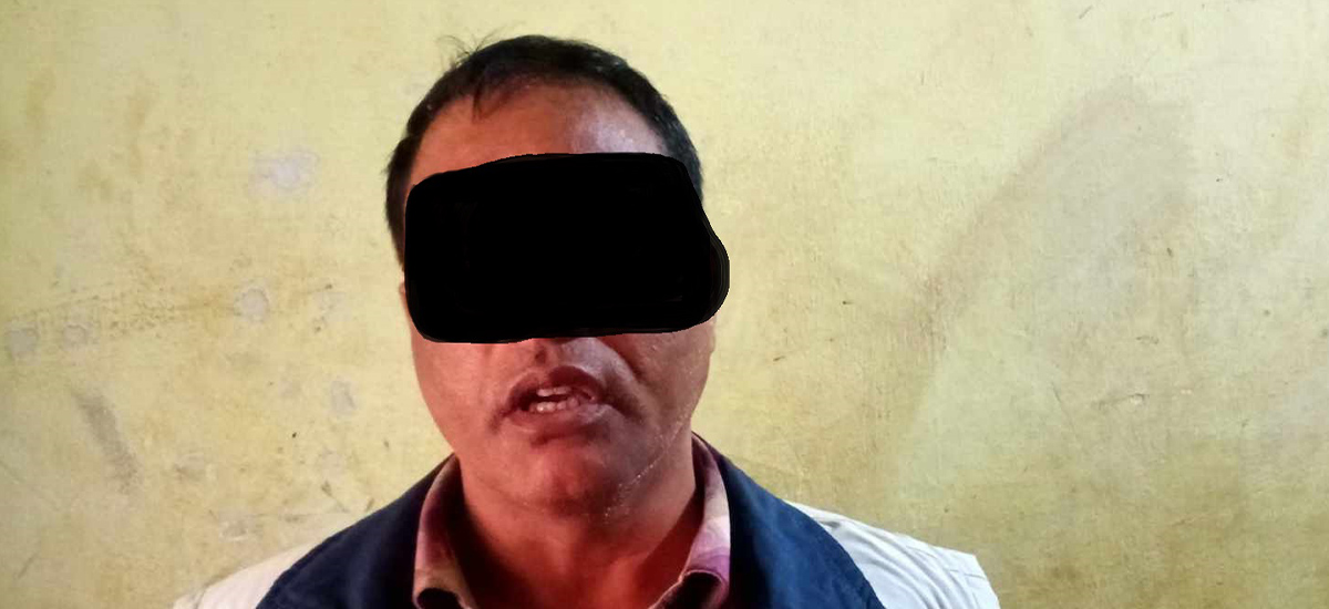 सक्कली प्रहरीको फन्दामा नक्कली प्रहरी