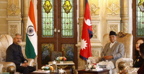 भारतीय विदेशमन्त्रीसँग भेट्दा यस्तो देखियो नेपाली नेताहरुको बडी ल्याङ्वेज (तस्वीरहरु)