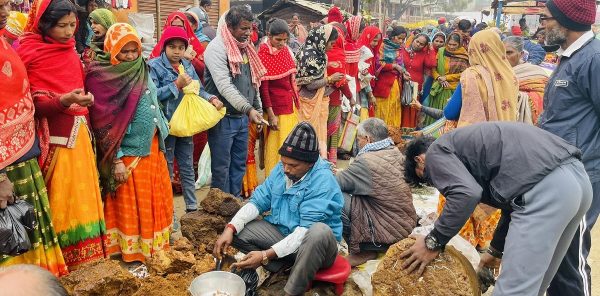 माघे सङ्क्रान्तिको पूर्वसन्ध्यामा फलफूल किन्ने-बेच्नेको भीड (तस्वीरहरू) 