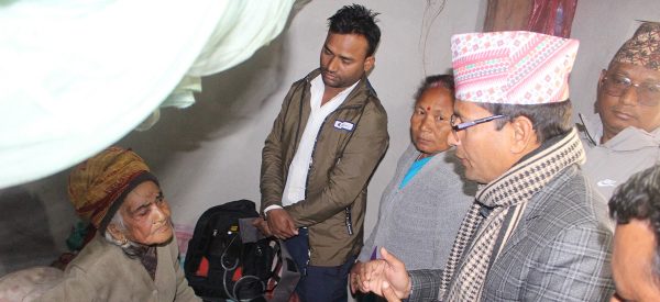 निजगढका बिरामीलाई घरमै उपचार