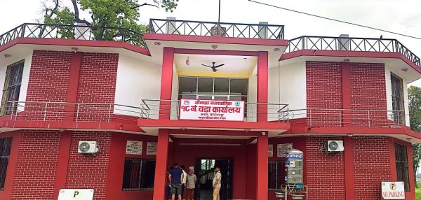 वडा कार्यालयभित्र युवतीको शव भेटियो, श्रीमान्‌सँग सोधपुछ गरिँदै