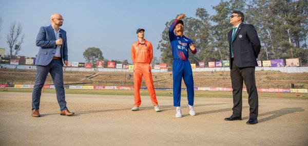 नेदरल्याण्ड्सविरुद्ध नेपालले टस जितेर पहिले बलिङ गर्दै, दिपेन्द्र र देव फर्किए