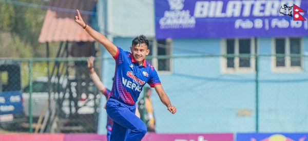 आकाशले लिए पीएनजीको तेस्रो विकेट