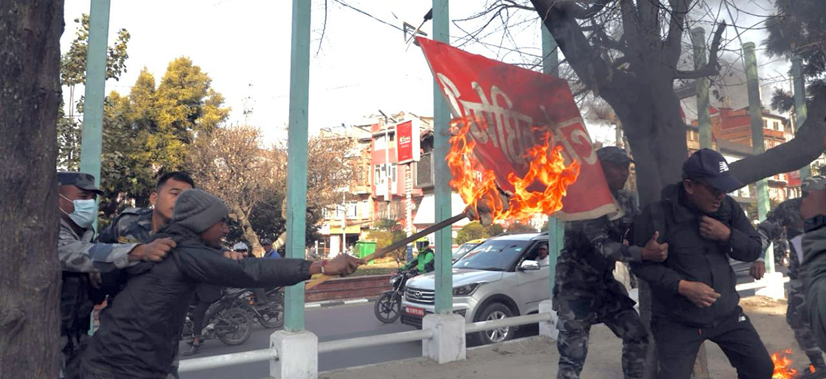 माइतीघरमा यसरी जलाइयो प्रशासनले निषेधित क्षेत्र लेखेर टाँगेको ब्यानर !