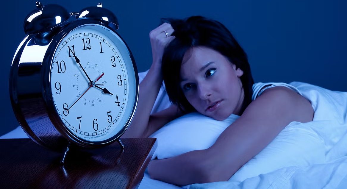 कुन हर्मोनको कमीले निद्रा लाग्दैन ? कसरी समाधान गर्ने ?