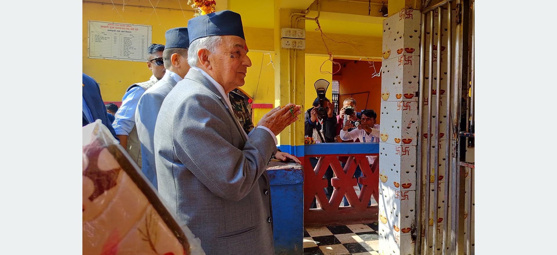 राष्ट्रपति पौडेलद्वारा जलेश्वरनाथको पूजा अर्चना