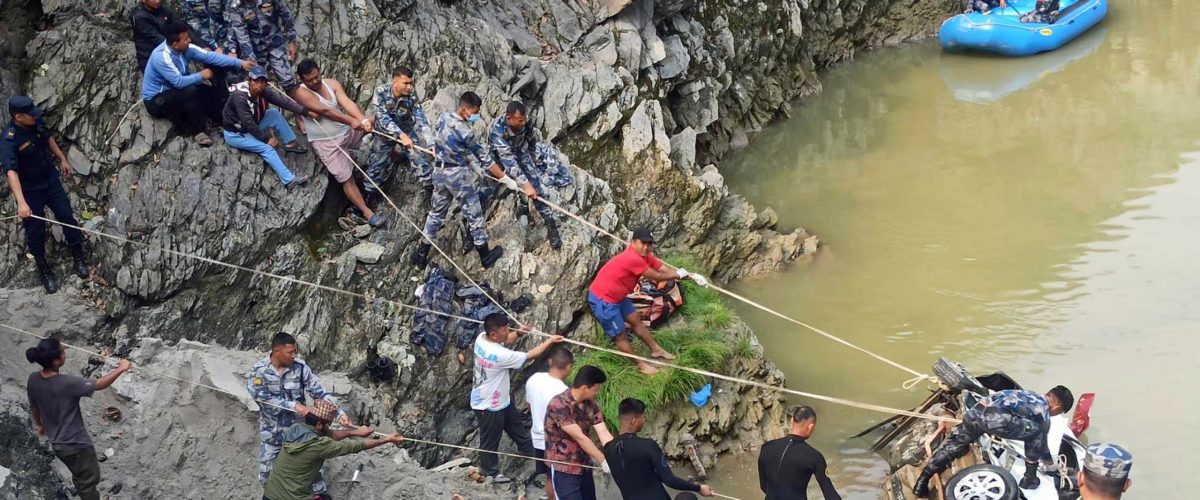 दुर्घटनामा एकै परिवारका पाँच जनाको मृत्यु भएपछि पौवाखेत शोकमा