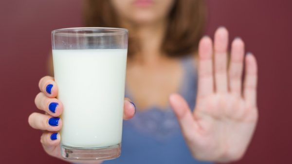 कस्तो स्वास्थ्य समस्यामा दूध पिउनु हुँदैन ?