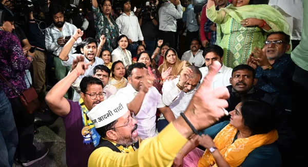 केजरीवाल पक्राउ परेसँगै आम आदमी पार्टी र दिल्ली सरकार संकटमा