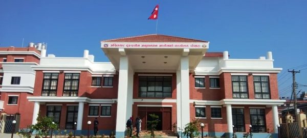 घुस रकमसहित पोखरा महानागरपलिकाकी सब-इन्जिनियर रोकाया पक्राउ