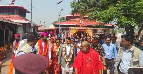 राष्ट्रपति पौडेलद्वारा छिन्नमस्ता मन्दिरमा पूजाअर्चना, भन्छन् : सप्तरी मेरो मुटुमा छ (तस्वीरसहित)