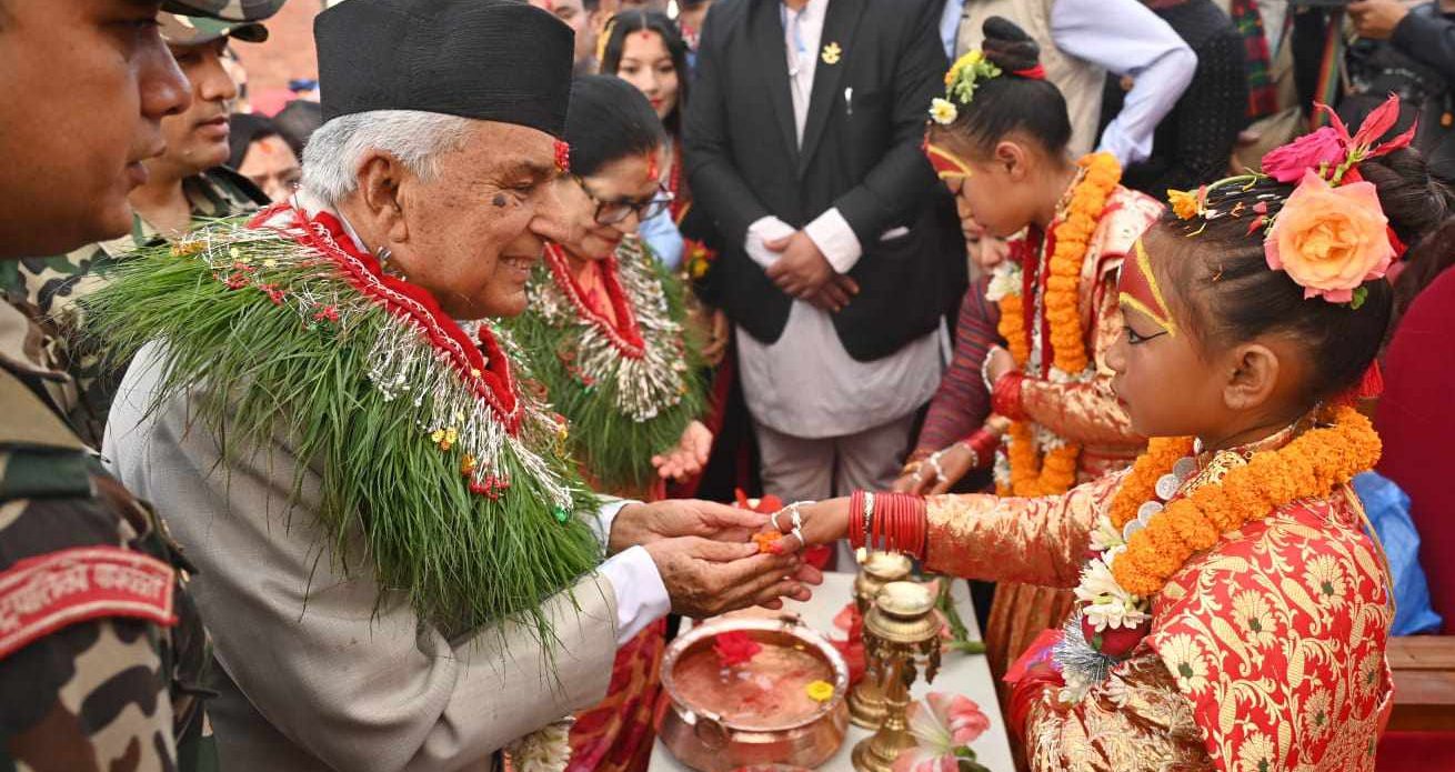 नयाँ वर्षको अवसरमा टोखा पुगेर राष्ट्रपति पौडेलले गरे पूजा अर्चना