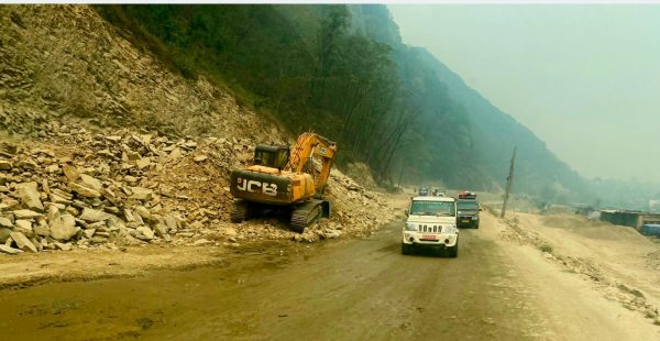 २२ महिनामा पनि बनेन दुई किमी सडक, दुर्घटनाको जोखिम बढ्यो