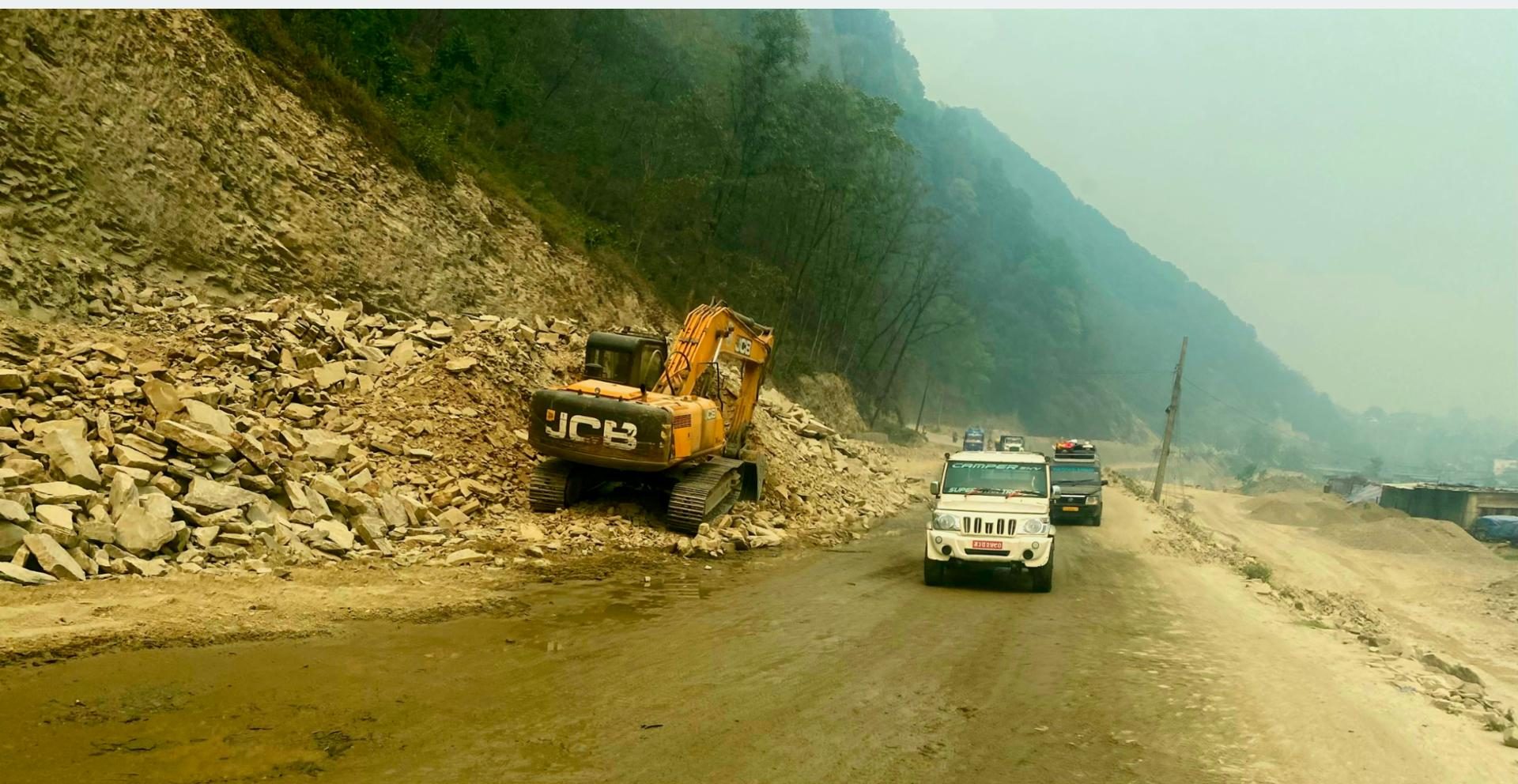 २२ महिनामा पनि बनेन दुई किमी सडक, दुर्घटनाको जोखिम बढ्यो