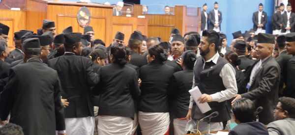 प्रतिनिधि सभामा विपक्षीको नाराबाजीका बीच सभामुखले अघि बढाए प्रक्रिया