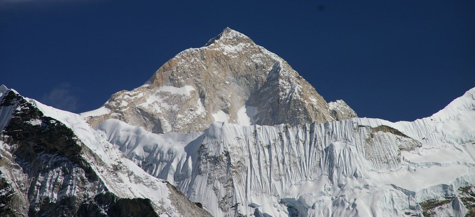 मकालु हिमाल आरोहण गर्ने क्रममा एक अमेरिकी नागरिकको मृत्यु