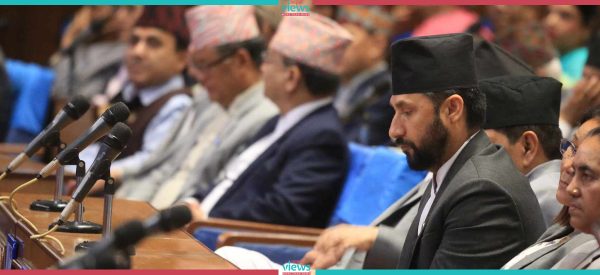 अर्थमन्त्रीले ‘सहकारीको बचत फिर्ता गर्ने व्यवस्था मिलाइने छ’ भन्दा टेबल ठटाए गृहमन्त्री रविले