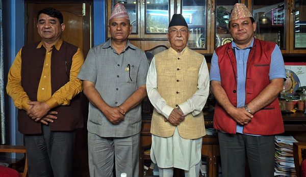 सुदूरपश्चिमका मुख्यमन्त्री सोडारीलाई विश्वासको मत दिन हतार नगर्नू : एमाले अध्यक्ष ओली