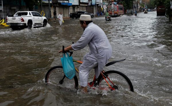 पाकिस्तानमा ६० वर्ष यताकै भिषण वर्षा, १ सय ४४ जनाको मृत्यु