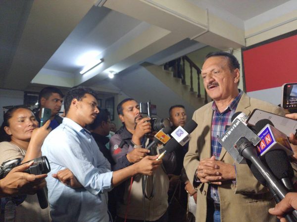 सरकार निरंकुशतान्मुख भइरहेको छ : प्रकाशशरण महत