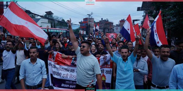 गृहमन्त्री विरुद्ध तरुण-विद्यार्थीको प्रदर्शन (तस्वीरहरु)