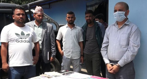 अमेरिका पठाइदिने भन्दै १५ करोड ठग्ने गिरोहका चारजना नाइके पक्राउ, फेसबुकमा विज्ञापन गरेर असुल्थे पैसा