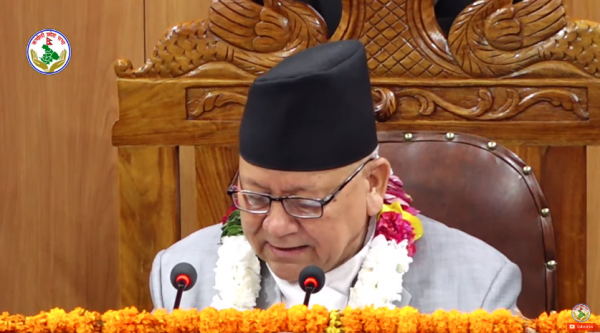 कर्णालीले दीर्घ रोगका बिरामीलाई एक लाख रुपैयाँ दिने