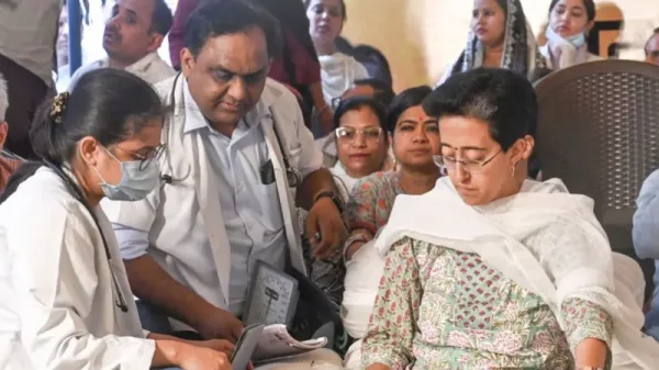 स्वास्थ्य बिग्रिएपछि आतिशीले तोडिन् अनसन