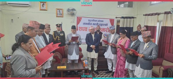 सुदूरपश्चिमका नवनियुक्त मन्त्रीहरूले लिए शपथ