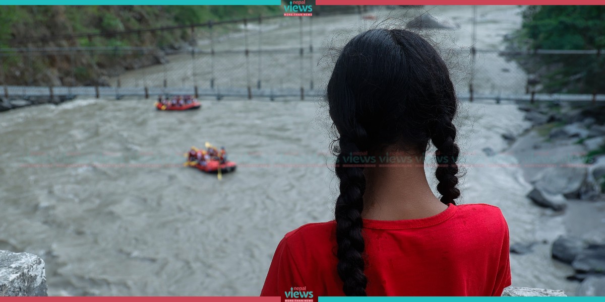 गर्मी छल्न तल्लो भोटेकोसीको छालसँगै पौँठेजोरी (तस्वीरहरू‌)