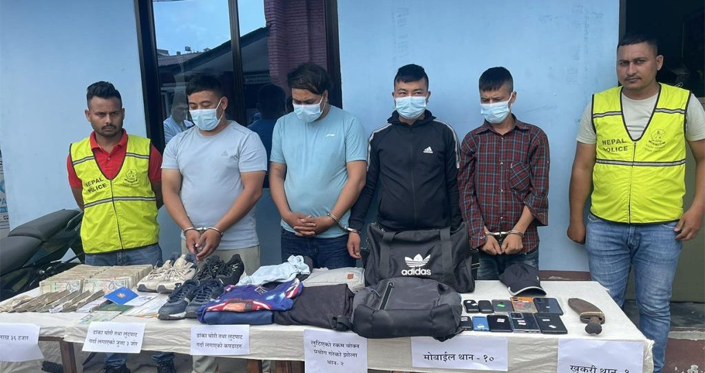 ‘प्रहरी हौँ’भन्दै घरभित्र छिरेर २ करोड लुट्ने समूहका सबै पक्राउ, हवल्दार पनि सामेल