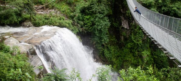 झरनामा फोटो खिच्दा लडेर एक युवकको मृत्यु, अन्य तीन जना घाइते