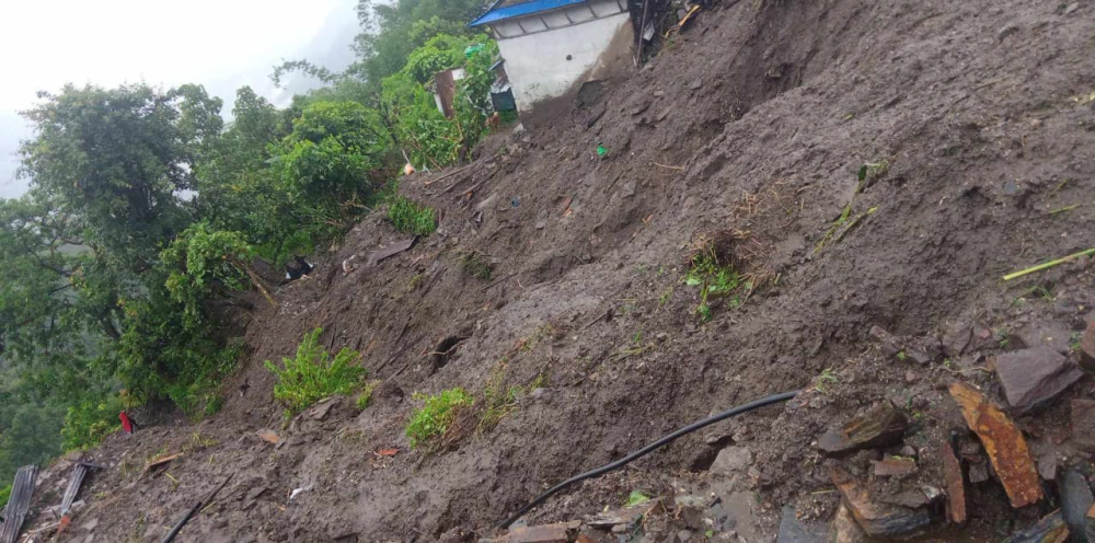 जाजरकोटमा भूकम्पपीडितको अस्थायी टहरामा पहिरो खस्दा चार जना घाइते