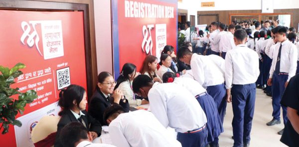 पोखरामा भएको श्रमाधान मेलाबाट तत्कालै साढे तीन सयले रोजगारी पाउने
