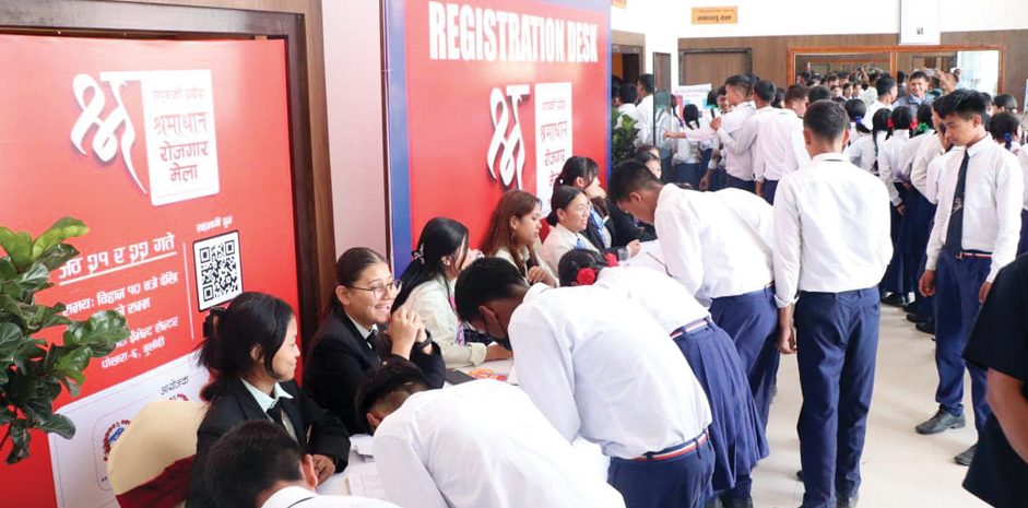 पोखरामा भएको श्रमाधान मेलाबाट तत्कालै साढे तीन सयले रोजगारी पाउने