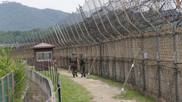 उत्तर कोरियाली सेना आफ्नो देशमा प्रवेश गर्न खोजेपछि सियोलले चलायो गोली