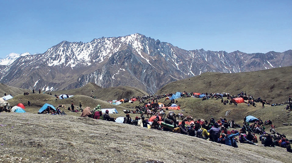 यार्सागुम्बा खोज्न गएका चार जनाको लेक लागेर मृत्यु