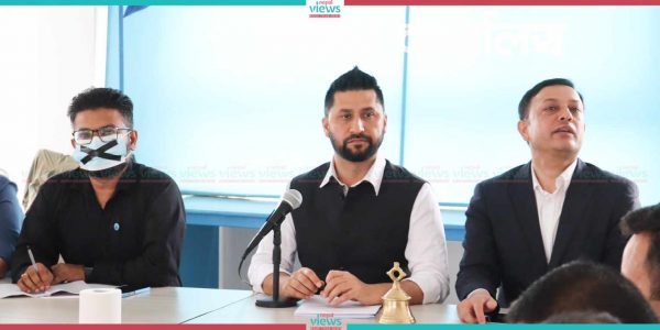 मुकुलको मुखमा चुकुल, कांग्रेसले बैठक लाइभ गर्दा रास्वपाले किन सकेन ?