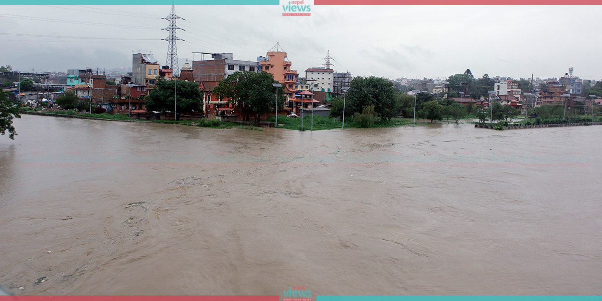 काठमाडौं उपत्यकामा रातिदेखि भारी वर्षा, नदी किनारमा प्रहरीको गस्ती