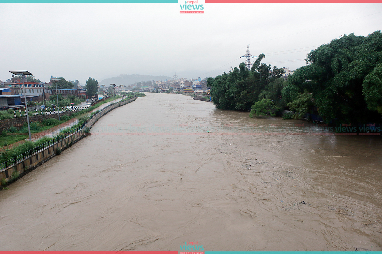 काठमाडौं उपत्यकाका खोला उर्लिए, भोलिसम्म सतर्कता अपनाउन आग्रह