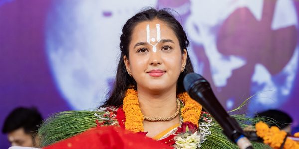 पशुपति कोटिहोम: लण्डनबाट आइन् अर्की सुन्दरी कथावाचिका चन्द्रकला सखी, भक्तजनको थप आकर्षण