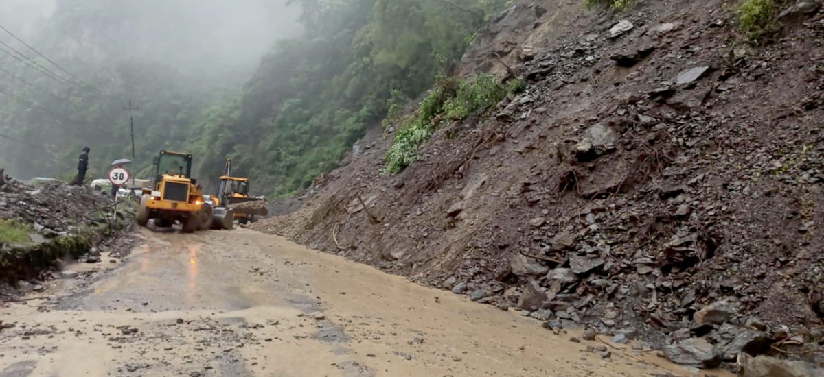 पहिरोका कारण देशका पाँचवटा सडक पूर्णरूपमा अवरुद्ध