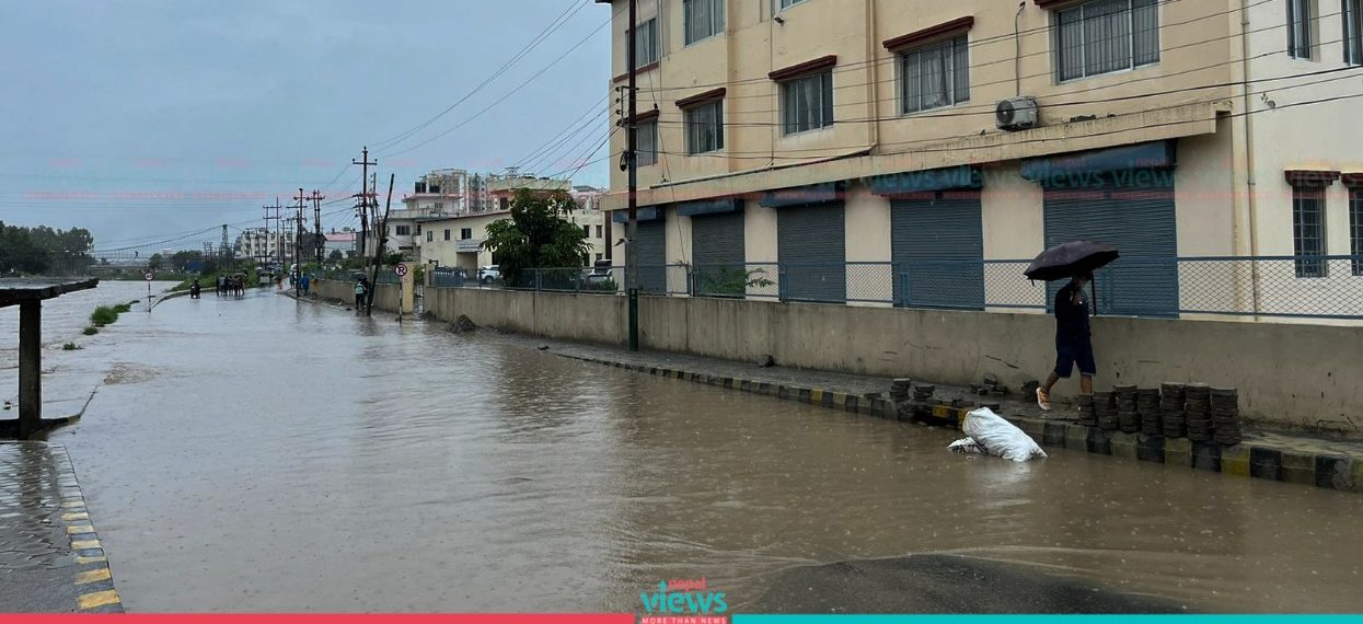 मनोहरामा आएको बाढीले च्यासल क्षेत्र डुबानमा (तस्वीरहरू)