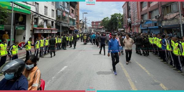 न्यूरोडको फुटपाथ विस्तारमा स्थानीयको अवरोध (तस्वीरहरू)