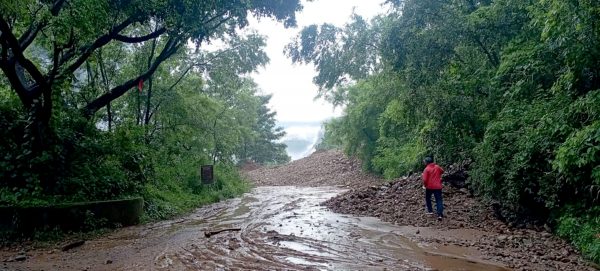 अविरल वर्षाले देशभरका यी राजमार्ग अवरुद्ध