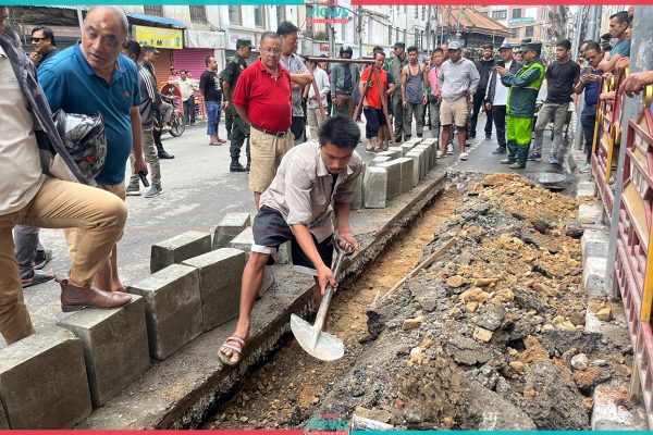 न्यूरोडको फुटपाथ विस्तारको विरोध गर्दै स्थानीय फेरि विरोधमा उत्रिए, सयौंको संख्यामा सुरक्षाकर्मी तैनाथ