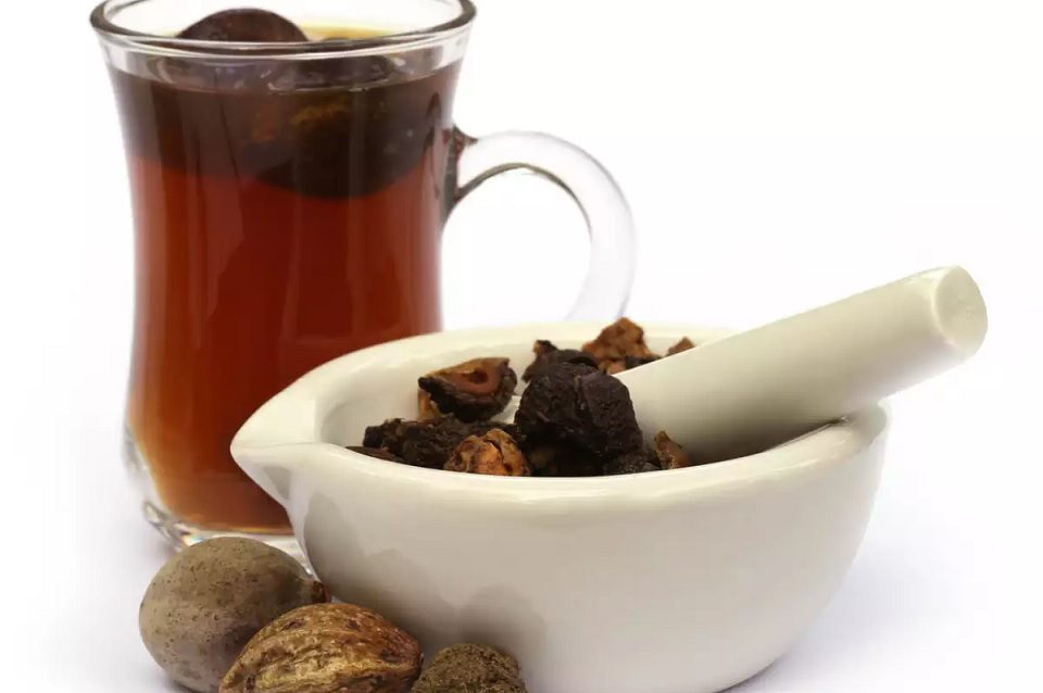 आयूर्वेद विज्ञानका अनुसार सुत्नु अघि त्रिफला चूर्णको पानी पिउनु फाइदाजनक