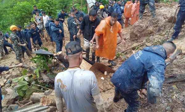 तनहुँको काउरेमा पहिरोमा परी ३ जना बेपत्ता