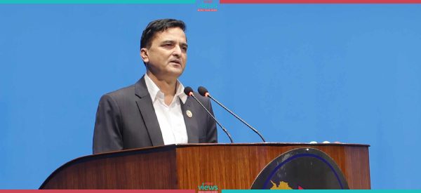 प्रचण्डलाई एमालेको गीतबाटै जवाफ – झिक तुलो जोखौं आज, कसको माया कति !